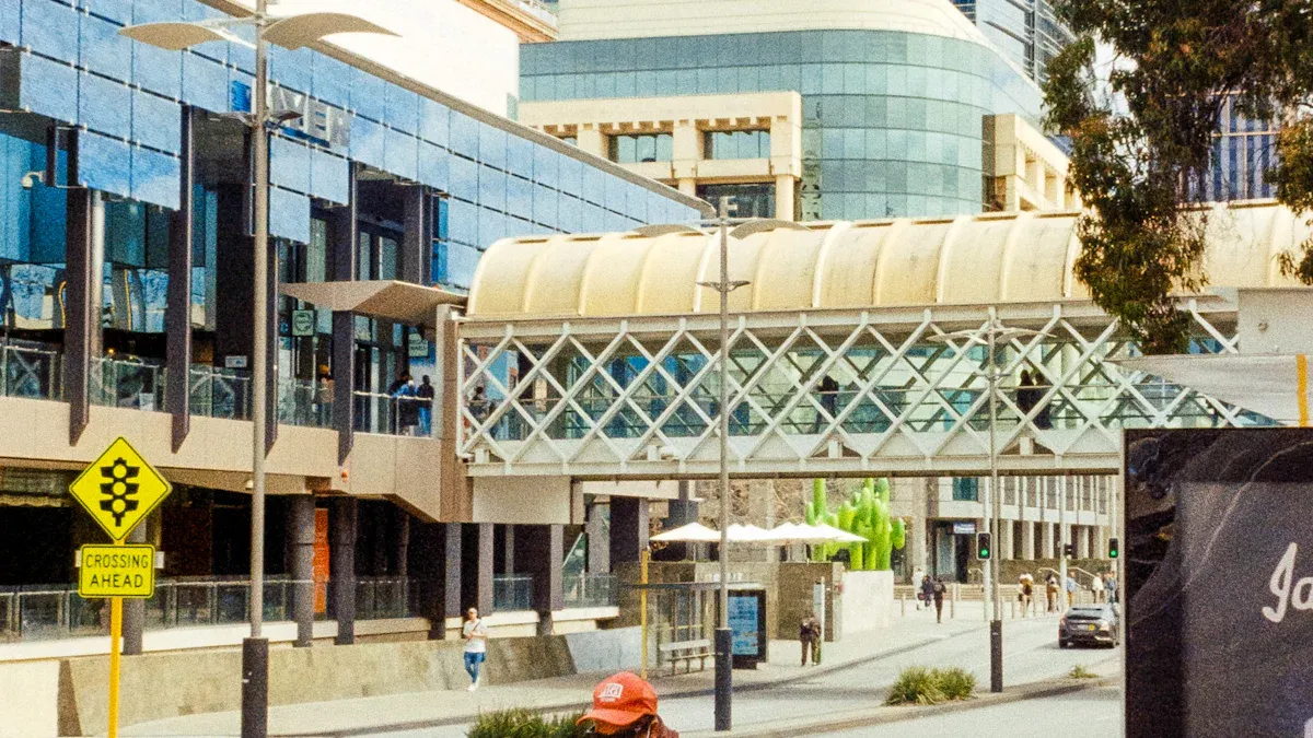 Myer'
                style=