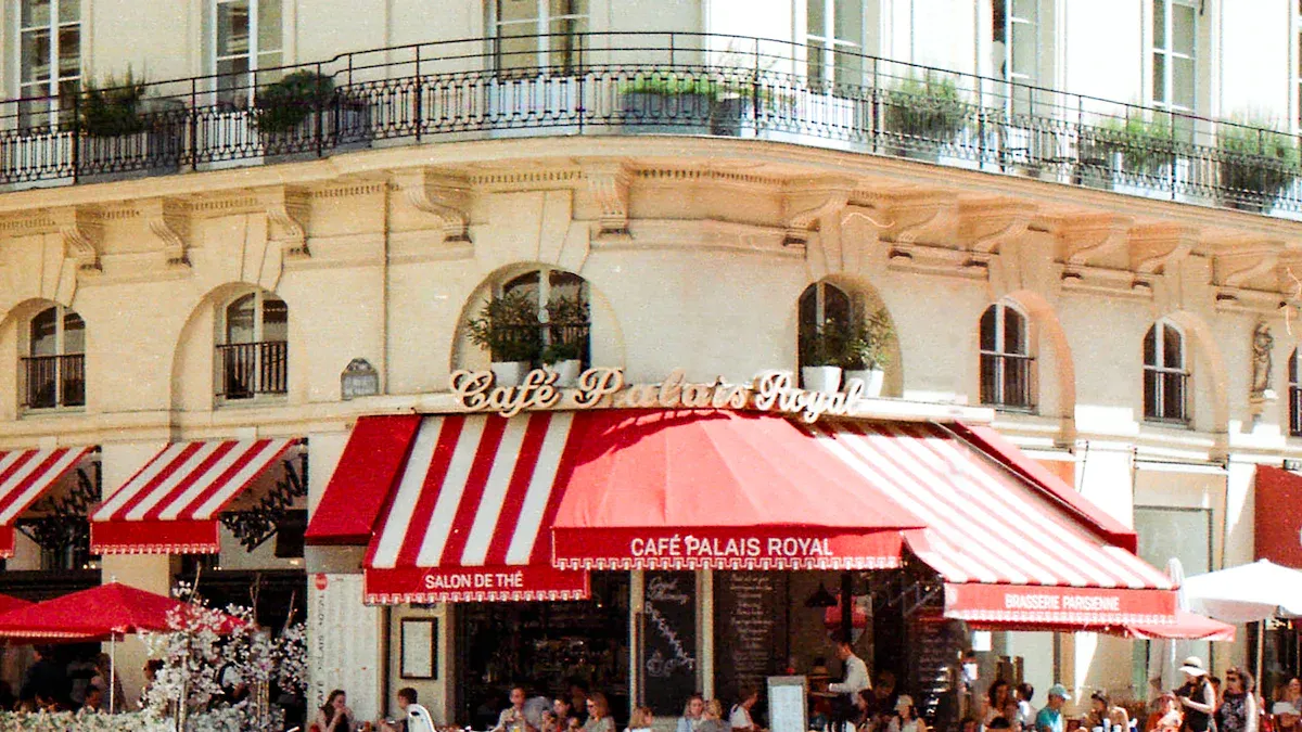 Dining and Relaxation on Rue du Commerce