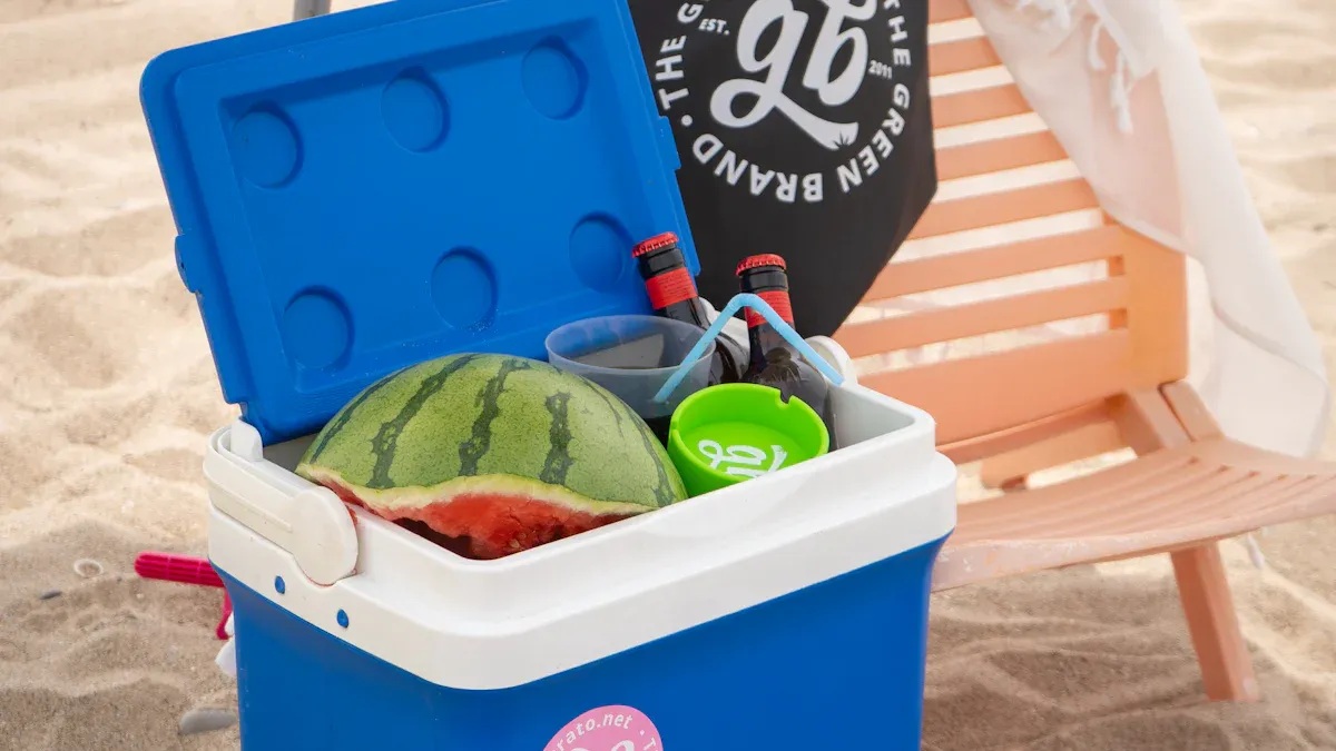 KUER Hard Lunch Cooler Features
