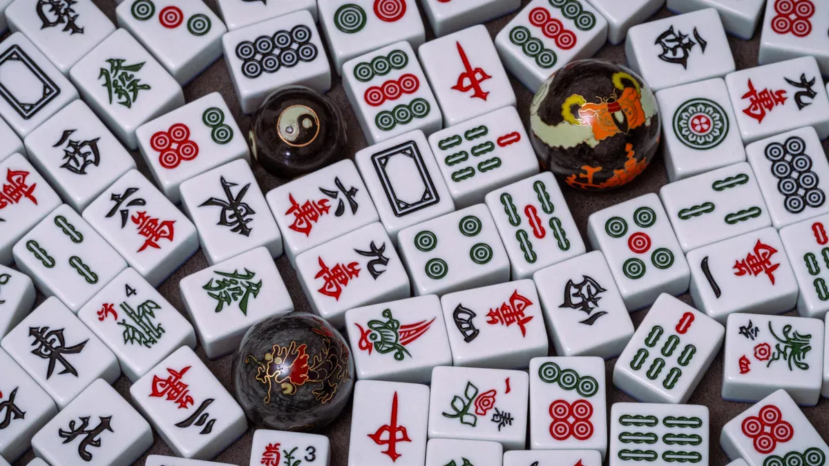 Comparing Top Acrylic Mahjong Manufacturers