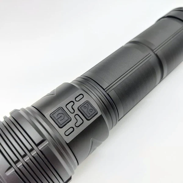 Discover the 2000 Lumens 30W LED Zoomable Flashlight G500