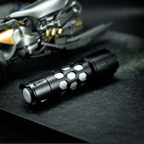 Aluminium Alloy HoneyComb EDC 2100 Lumens: Your Perfect EDC Companion