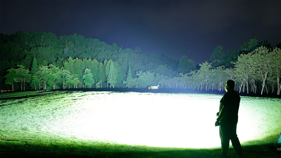 What Makes a Reliable High-Lumen Search Light? A Technical Guide for Wholesale Buyer