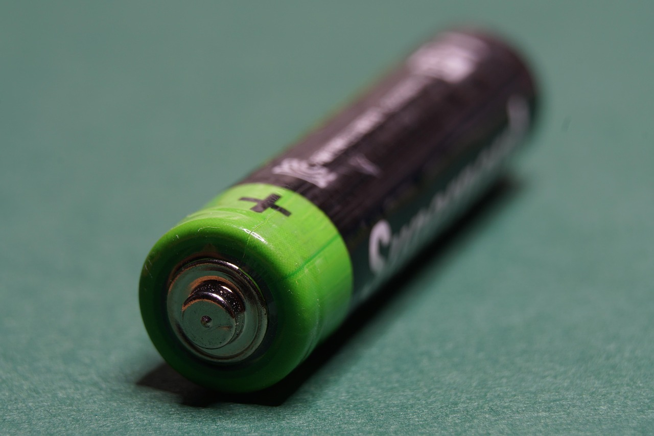 Rechargeable Versus Disposable Flashlights What Wholesale Buyers Should Know