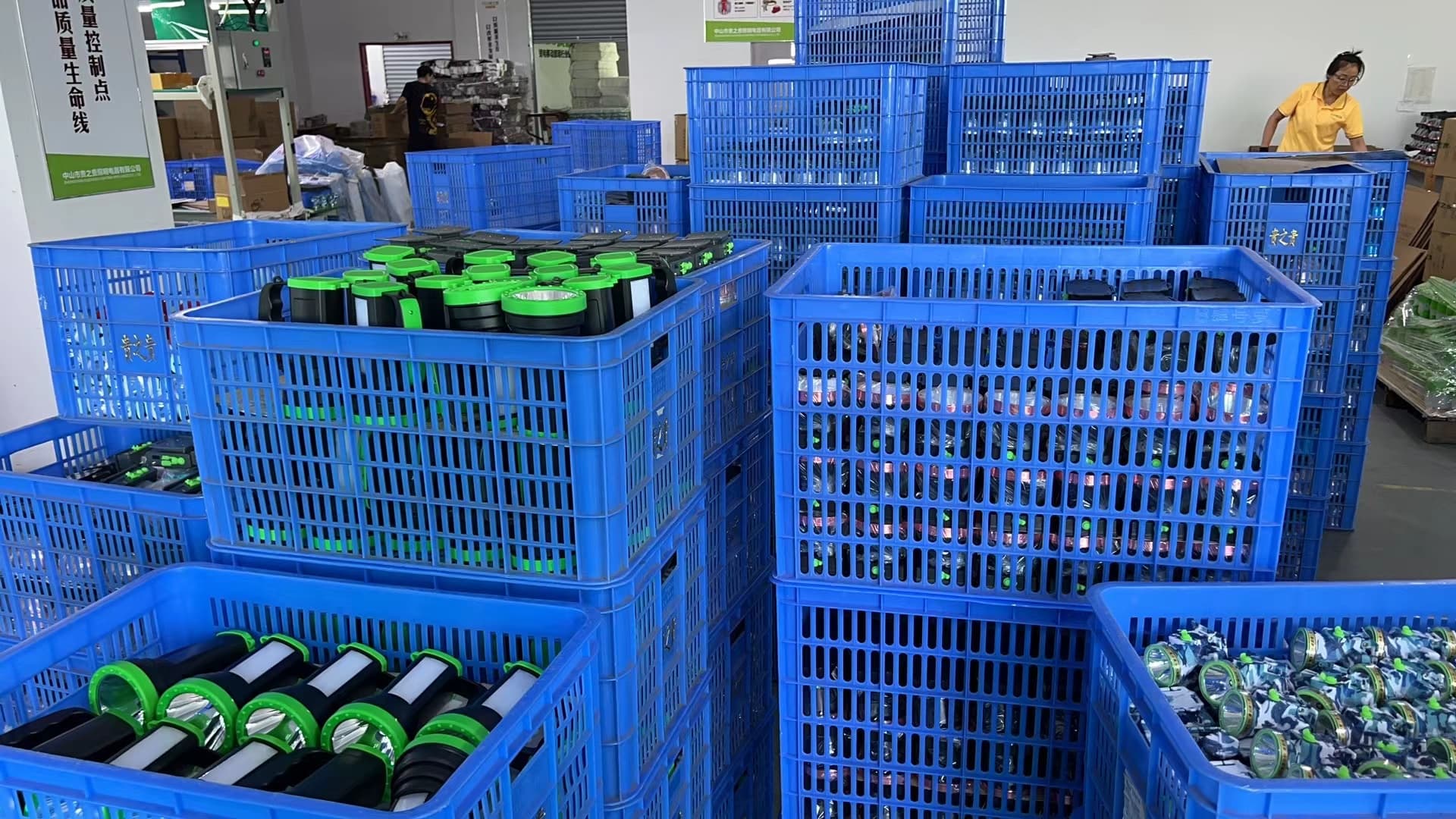 How to reduce flashlight production costs without compromising quality while purchasing flashlights in bulk.