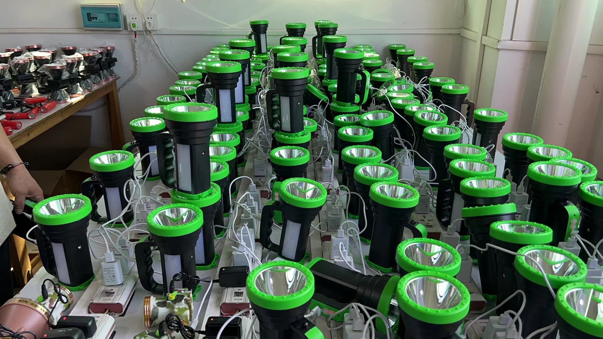 Balancing Price and Performance in flashlight production and helius flashlight