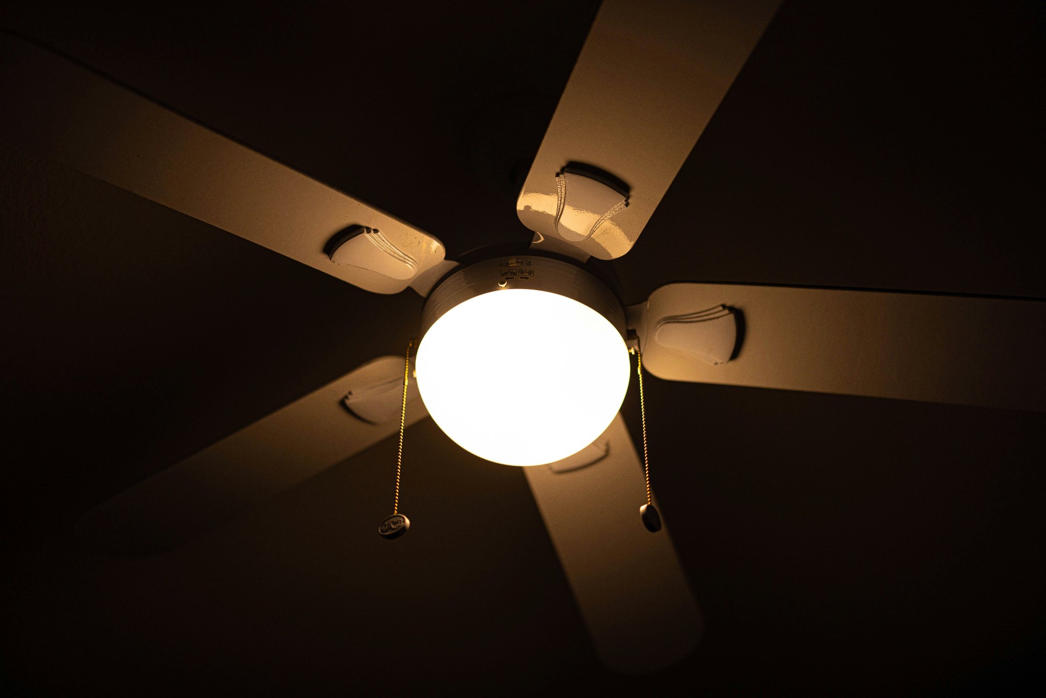 reverse ceiling fan in winter
